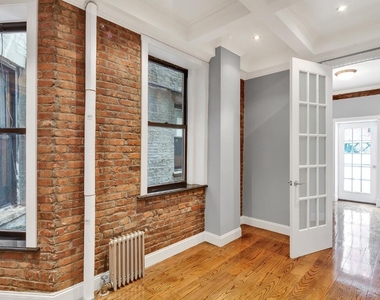 W 103rd St - Photo Thumbnail 6