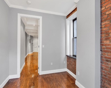 W 103rd St - Photo Thumbnail 5