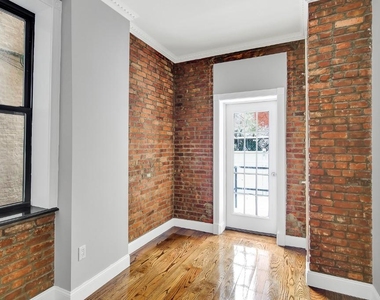 W 103rd St - Photo Thumbnail 7