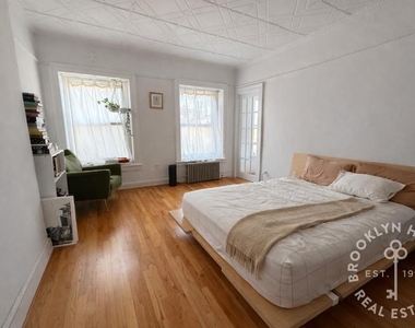 276 Degraw Street - Photo Thumbnail 4