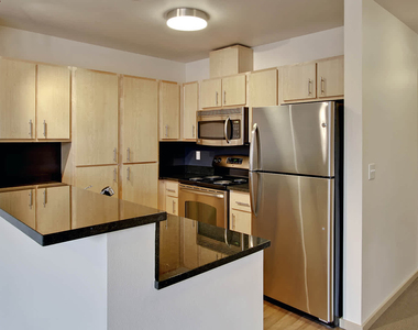 1408 E Union St - Photo Thumbnail 4