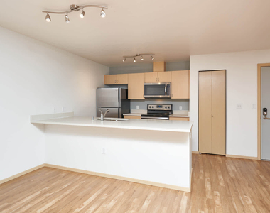 1530 15th Ave - Photo Thumbnail 6