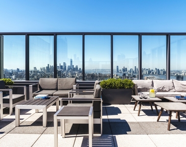 315 W 33rd St - Photo Thumbnail 4