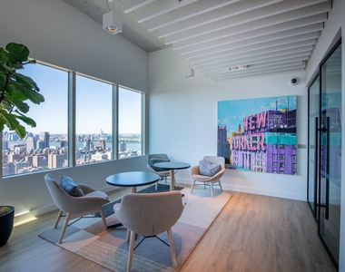 315 W 33rd St - Photo Thumbnail 7