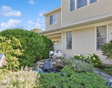 123 Broad Avenue - Photo Thumbnail 4