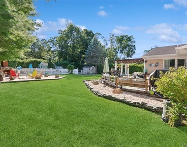 123 Broad Avenue - Photo Thumbnail 2