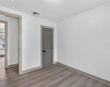 62 Poplar Street - Photo Thumbnail 28