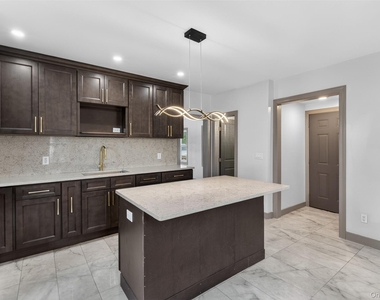 62 Poplar Street - Photo Thumbnail 16