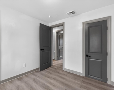 62 Poplar Street - Photo Thumbnail 27