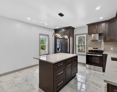 62 Poplar Street - Photo Thumbnail 14