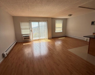 35 Park Avenue - Photo Thumbnail 2