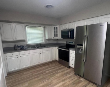 521 Laurel Avenue - Photo Thumbnail 15