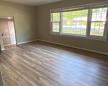 521 Laurel Avenue - Photo Thumbnail 3