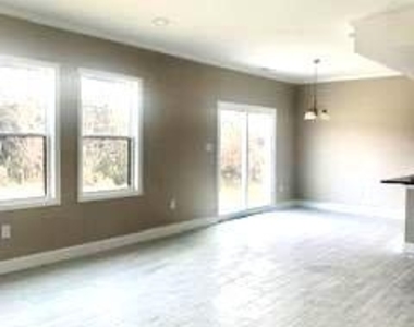 170 Settlers Way - Photo Thumbnail 8