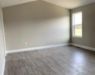 170 Settlers Way - Photo Thumbnail 13