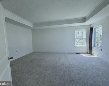 1530 Sandpiper Bay Loop - Photo Thumbnail 11