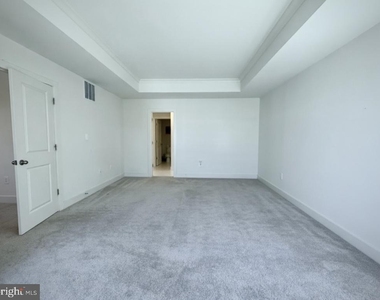 1530 Sandpiper Bay Loop - Photo Thumbnail 10