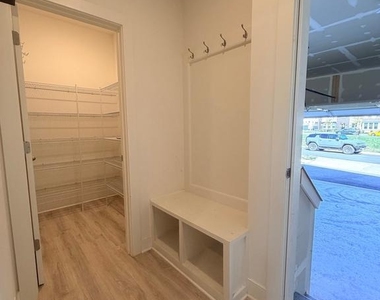1530 Sandpiper Bay Loop - Photo Thumbnail 5