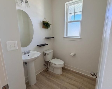 1530 Sandpiper Bay Loop - Photo Thumbnail 7