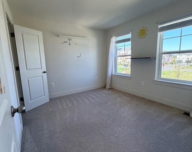 1530 Sandpiper Bay Loop - Photo Thumbnail 15