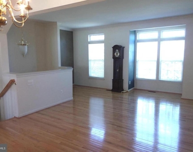 16606 Barge Circle - Photo Thumbnail 3