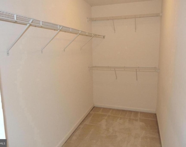 16606 Barge Circle - Photo Thumbnail 5