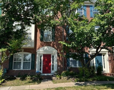 16606 Barge Circle - Photo Thumbnail 1