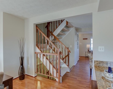 8035 Tyson Oaks Circle - Photo Thumbnail 4