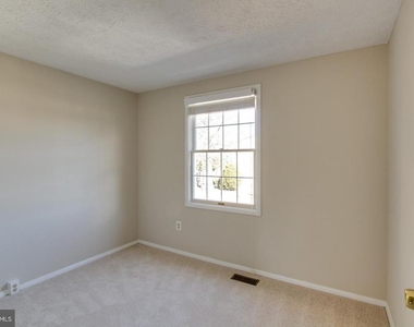 8035 Tyson Oaks Circle - Photo Thumbnail 10