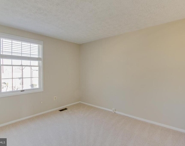 8035 Tyson Oaks Circle - Photo Thumbnail 9