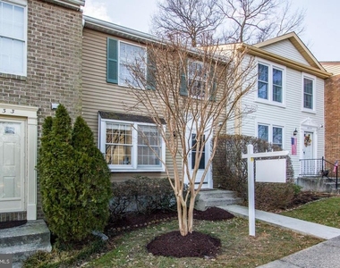 8035 Tyson Oaks Circle - Photo Thumbnail 2