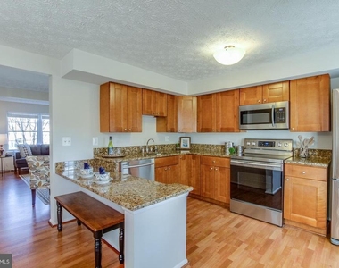 8035 Tyson Oaks Circle - Photo Thumbnail 5