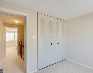 8035 Tyson Oaks Circle - Photo Thumbnail 12