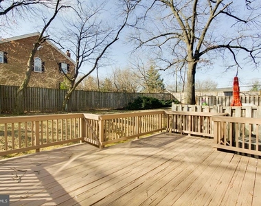 8035 Tyson Oaks Circle - Photo Thumbnail 15