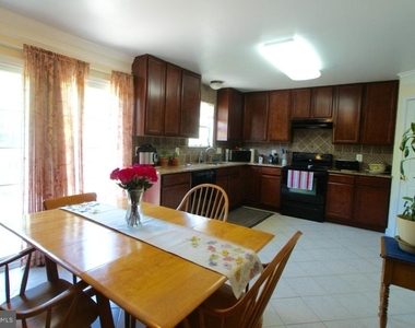 104 Eastside Ln - Photo Thumbnail 3