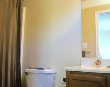 104 Eastside Ln - Photo Thumbnail 10