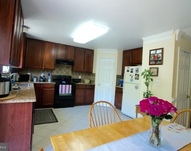 104 Eastside Ln - Photo Thumbnail 5