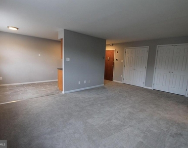 700 W Walnut Lane - Photo Thumbnail 3