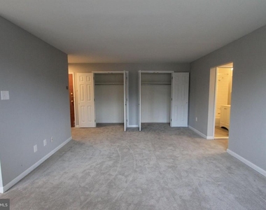 700 W Walnut Lane - Photo Thumbnail 14