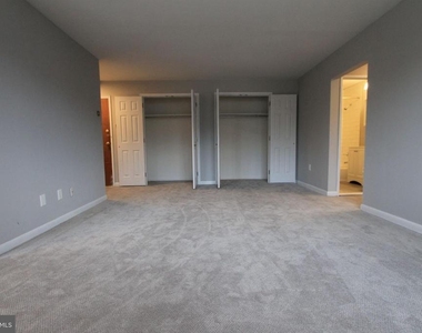 700 W Walnut Lane - Photo Thumbnail 15