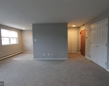 700 W Walnut Lane - Photo Thumbnail 13