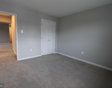 700 W Walnut Lane - Photo Thumbnail 11