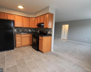 700 W Walnut Lane - Photo Thumbnail 16