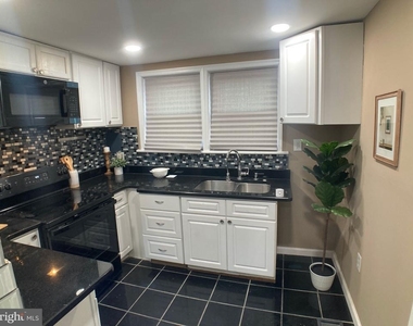 2060 E Orleans Street - Photo Thumbnail 5
