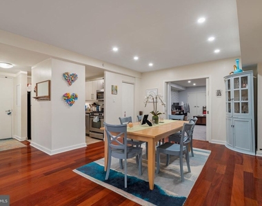 219 S 18th Street - Photo Thumbnail 4
