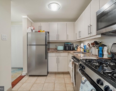 219 S 18th Street - Photo Thumbnail 6