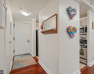 219 S 18th Street - Photo Thumbnail 7