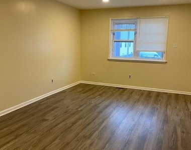 304 Christopher Place - Photo Thumbnail 6
