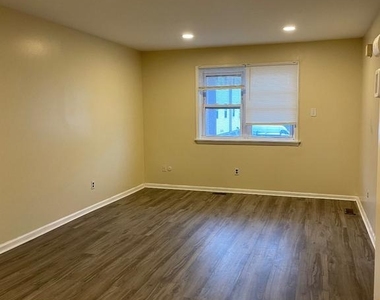 304 Christopher Place - Photo Thumbnail 3
