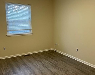 304 Christopher Place - Photo Thumbnail 22